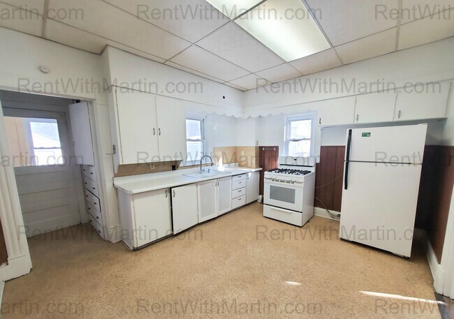 Building Photo - 314 Conger St