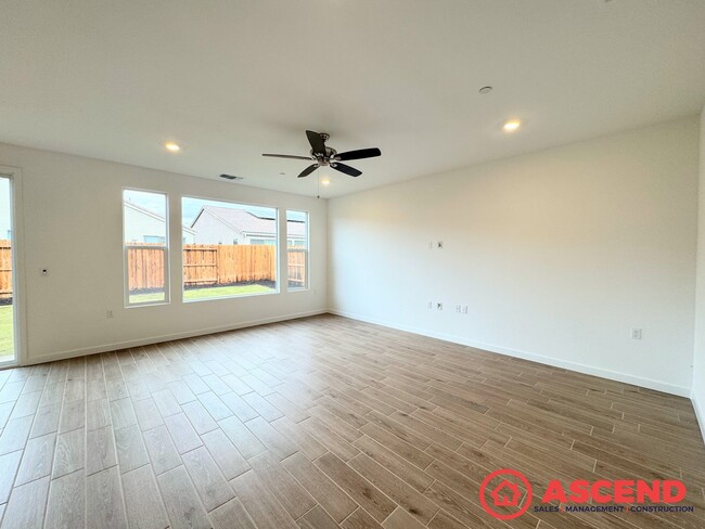 Building Photo - MOVE IN SPECIAL!!! Stunning Home with MIL ...