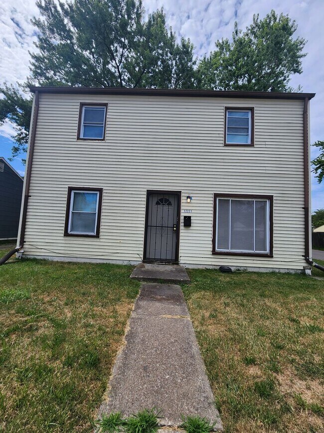 Building Photo - 4 Bedroom Clean House For Rent