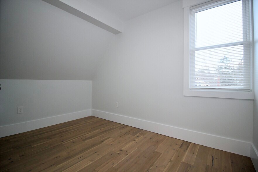 Bedroom 3 - 6701 Buckingham Plz
