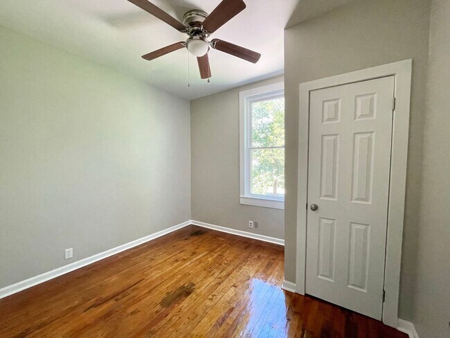 Building Photo - oliver322