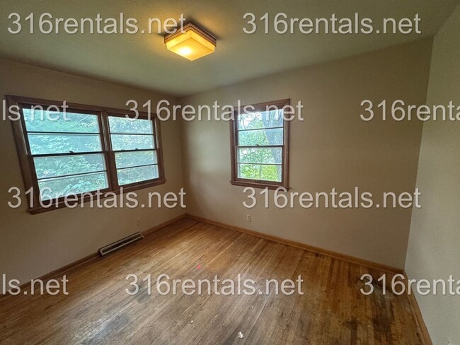 Building Photo - $975 - 3 bed 1 bath - Single Family Home