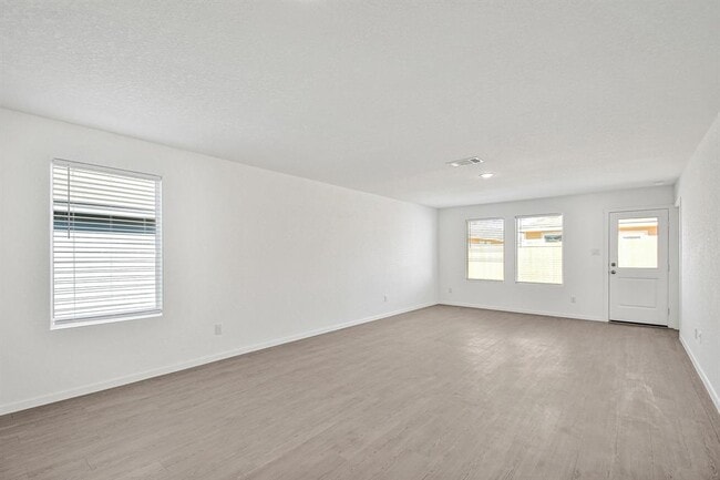 Building Photo - 2413 Legends Crk