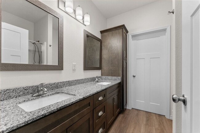 Building Photo - NEW LUXURY 2 BED 2 BATH 1 CAR GARAGE DUPLEX