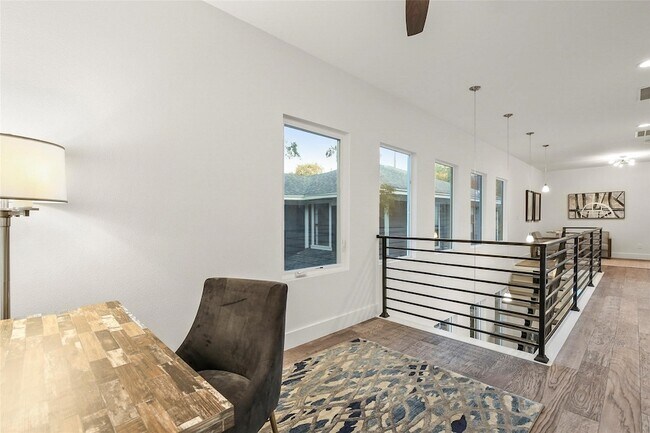 Building Photo - 933 W Eighth Street Unit