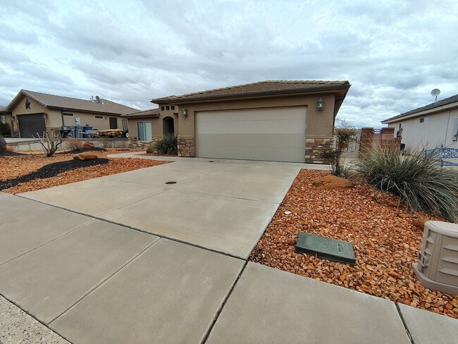 Building Photo - Cozy 3 Bedroom, 2 Bathroom Home in Washington!