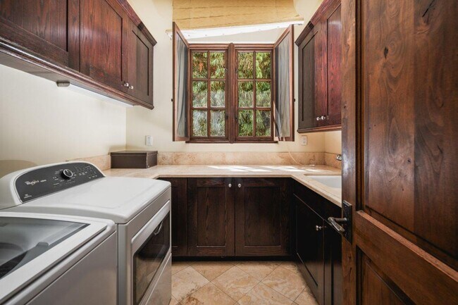 Building Photo - The Bluff's Unfurnished 3 bdrm Home