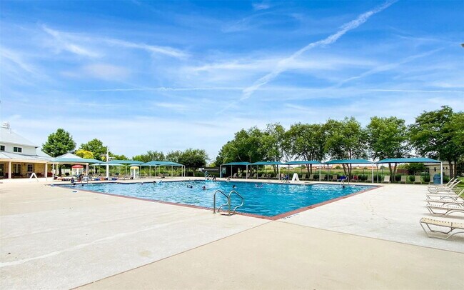 Building Photo - 604 Creekside Dr