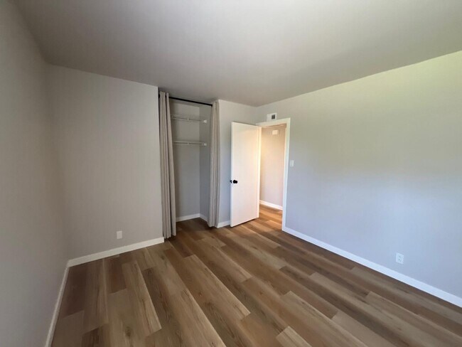 Building Photo - 160 Sands Pl