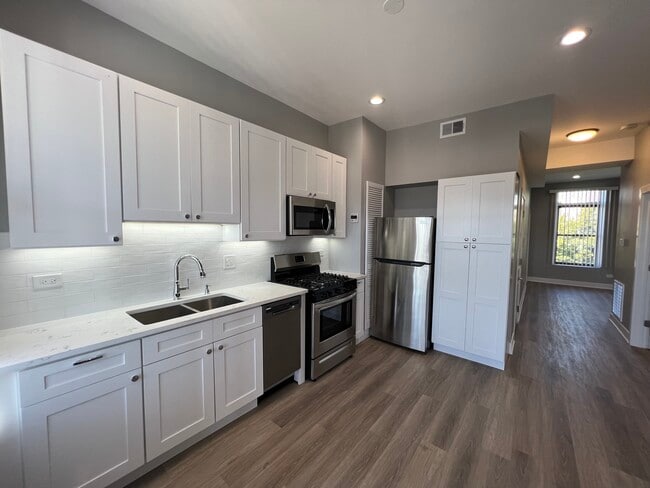 Building Photo - 1227 W Ohio St