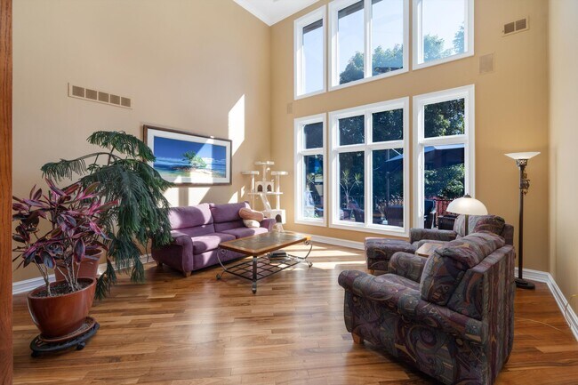 Building Photo - 7040 Royal Villa Ct