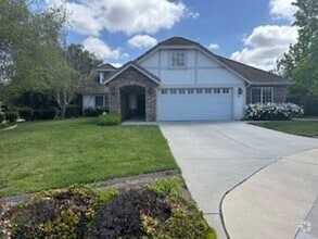 Building Photo - Beautiful Home