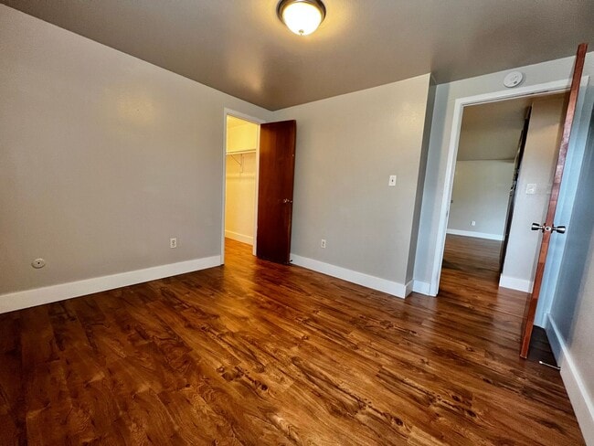 Building Photo - Robertson1005 (KC-DT)