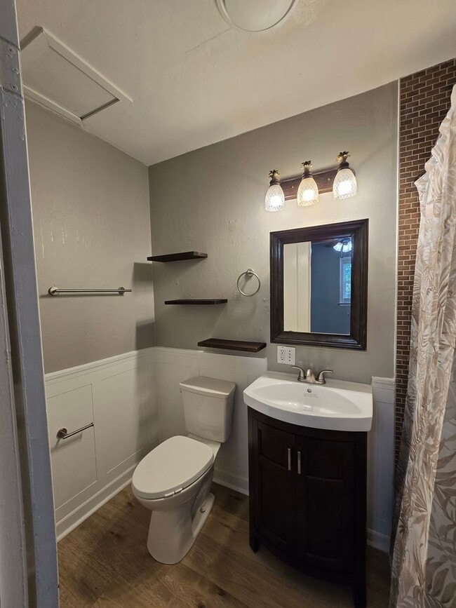 Building Photo - Live in Red Bank!