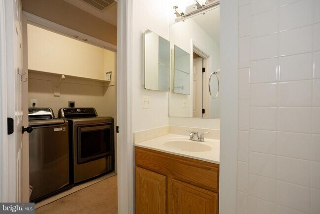 Building Photo - 1411 Campbell Ct NE