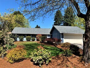 Building Photo - Desirable Cascade Park Location with Many ...