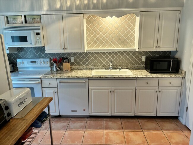 Building Photo - 6349 Briar Rose Dr
