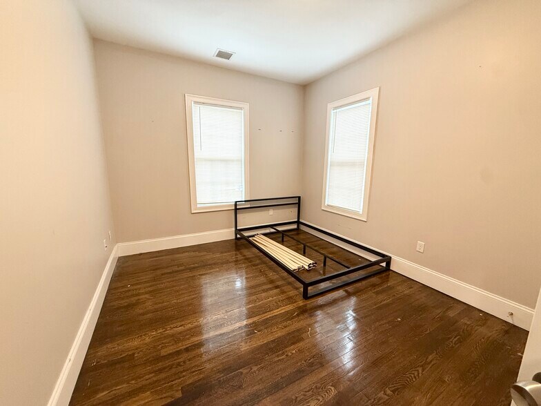 Building Photo - 91 Hillside St