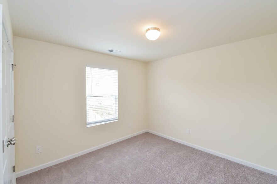 Building Photo - 324 Hamilton Pointe Dr