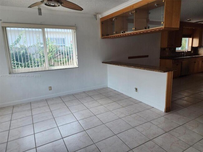 Building Photo - 3 bedroom in Hollywood FL 33020