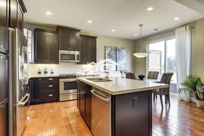 Building Photo - Executive Townhome in Stonemills Community...