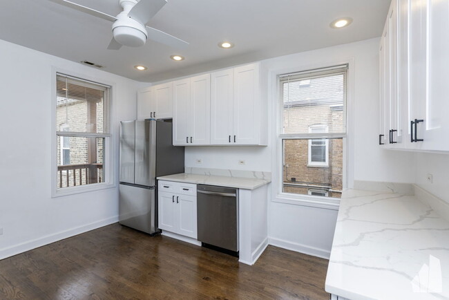 Primary Photo - 1426 N Greenview Ave