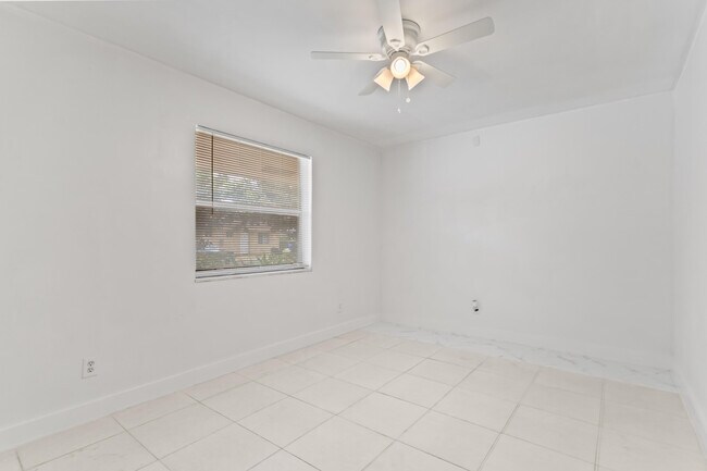 Building Photo - 804 NW 2nd Ave