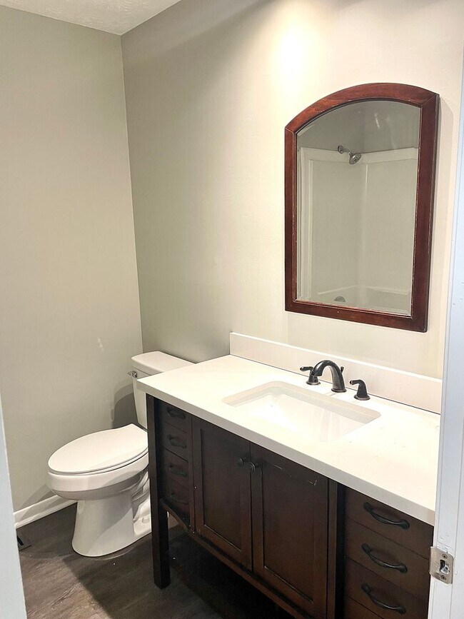 Building Photo - Gorgeous 3 bedroom 2.5 bath home in Farrag...