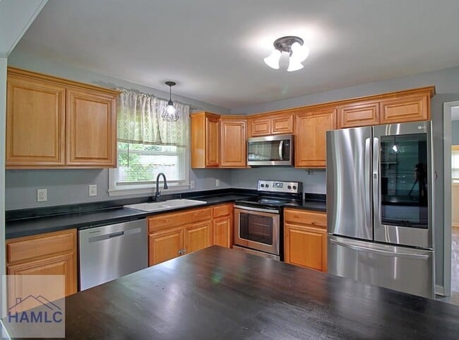 Building Photo - 511 Red Oak Rd