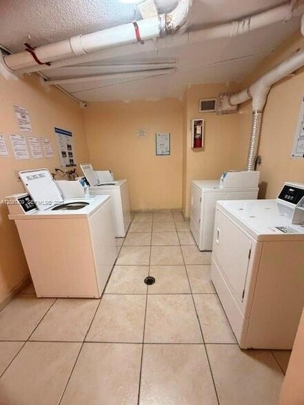 Building Photo - 6930 Miami Gardens Dr