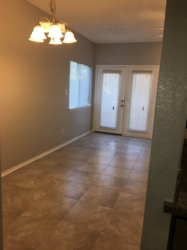 Building Photo - 3117 Sondra Dr