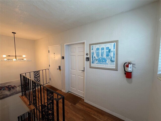 Building Photo - 10004 E Bay Harbor Dr