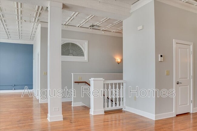 Building Photo - 1106 Broad St