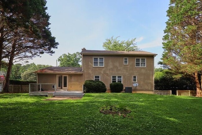 Building Photo - 110 Hayfield Way