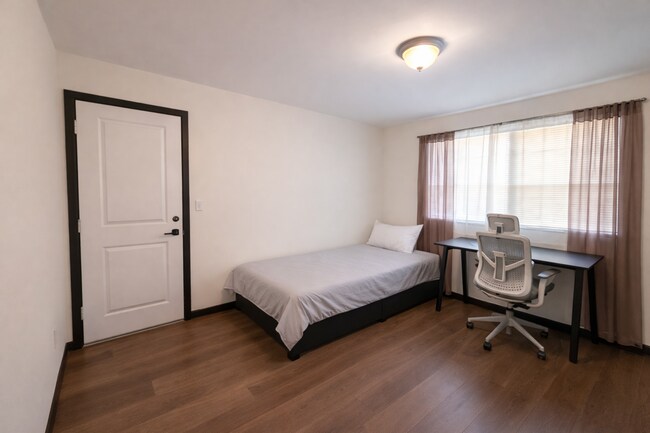 Building Photo - Aberdeen I