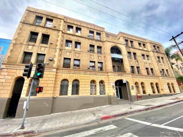 Building Exterior - The Roxy Apartments