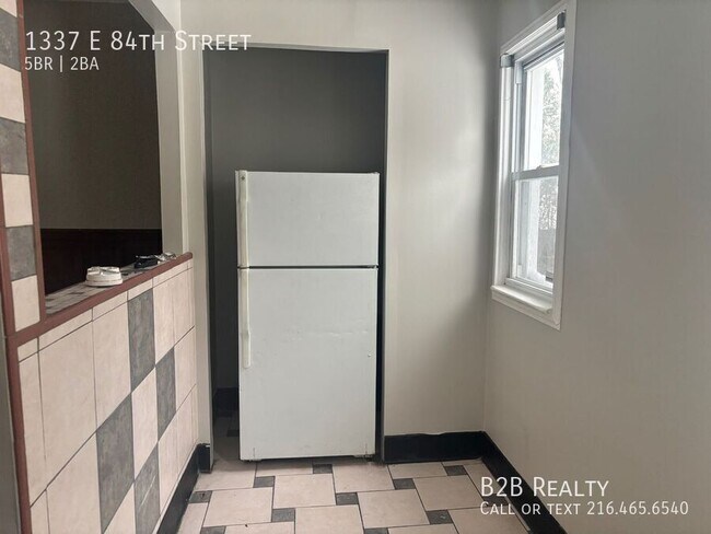 Building Photo - 1337 E 84th St