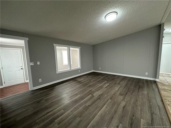 Building Photo - 4921 Sand Mine Dr