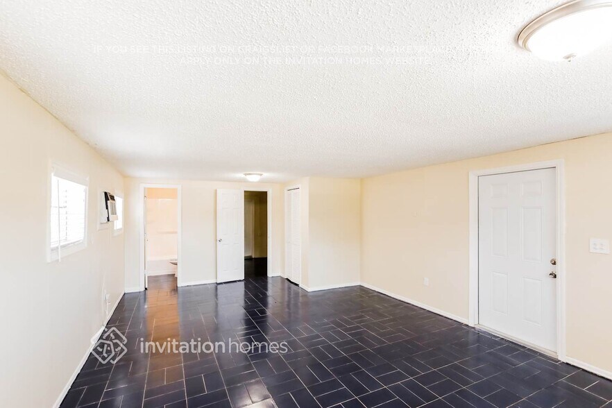 Building Photo - 1325 NE 200th Terrace
