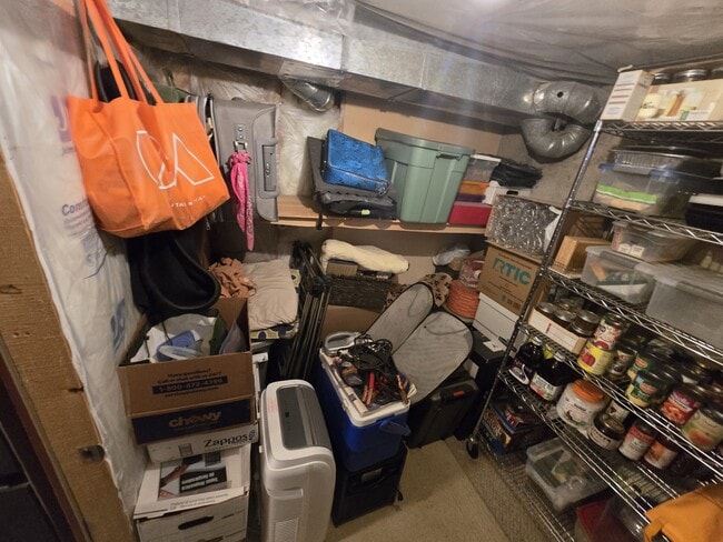 Building Photo - 417 E Tamarack St