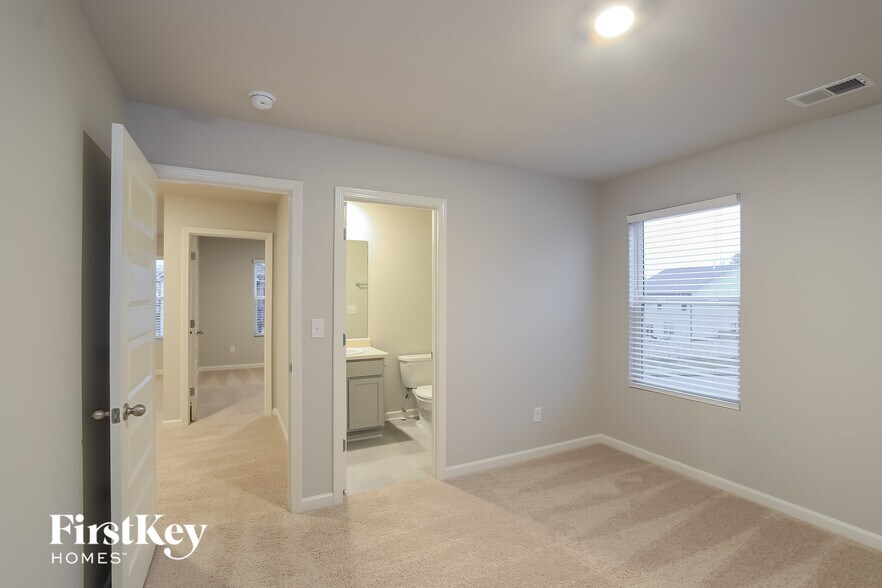 Building Photo - 3282 Hawthorn Farm Blvd