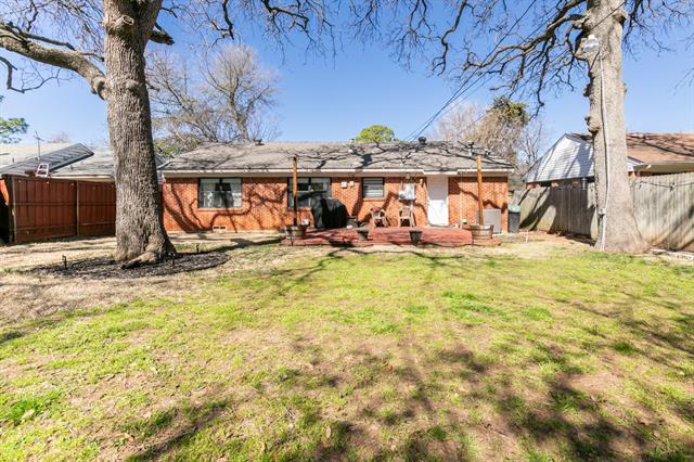 Building Photo - 1803 Oak Tree Ln