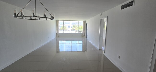 Very bright living area - 10230 Collins Ave