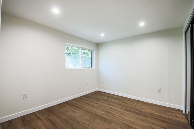 Building Photo - Brand New Townhomes in Echo Park