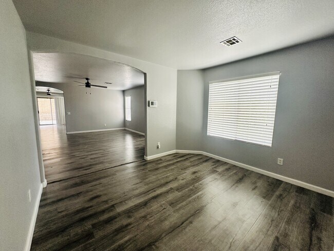 Building Photo - 10911 Vallerosa St