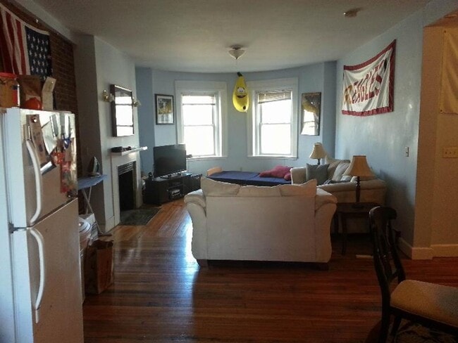 Building Photo - Awesome value four bedroom in Brookline