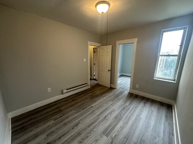 Building Photo - 3911 N Percy St