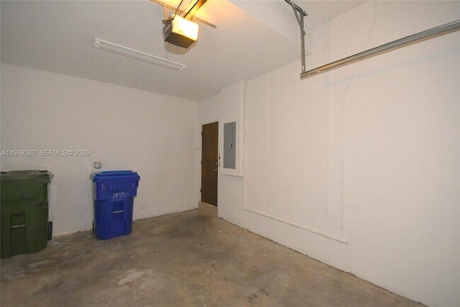 Building Photo - 2780 SW 33rd Ave