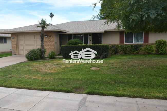 Building Photo - 10005 W Pleasant Valley Rd