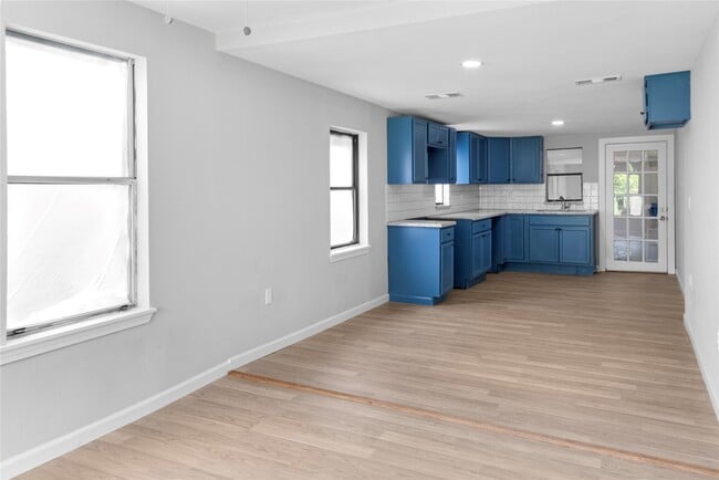 Building Photo - 10118 Norvic St